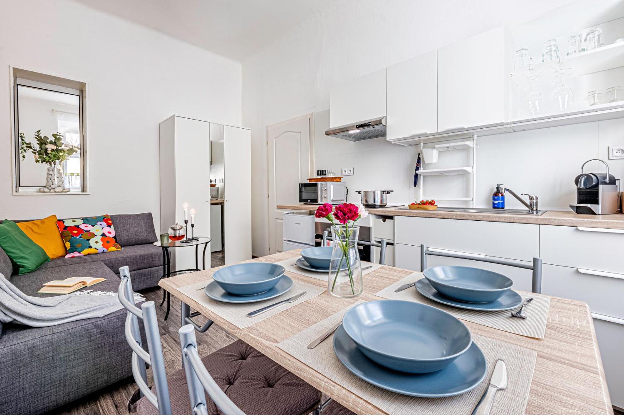 Apartment Days - - Trendy Neighborhood